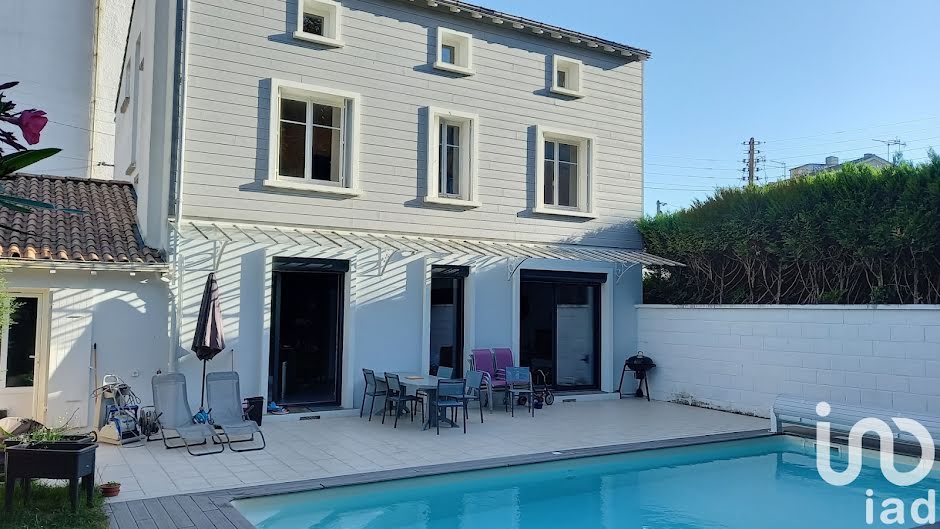 Vente maison 9 pièces 228 m² à Niort (79000), 524 000 €