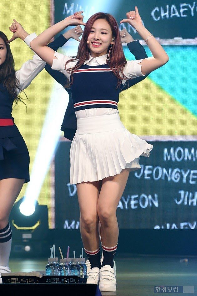 uniforme nayeon 27