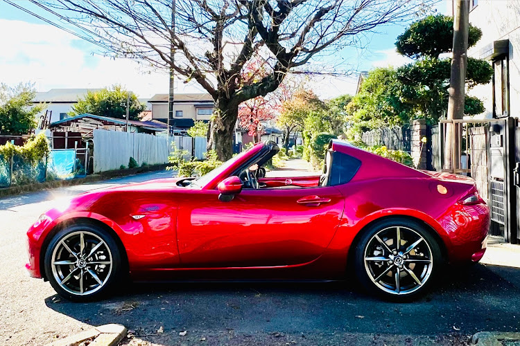 ロードスターRFのいつもいいね＆コメントありがとうございます🥰・オープン出勤に良い季節💕・メイカニ🦀・富士山に関するカスタム事例の投稿画像1枚目