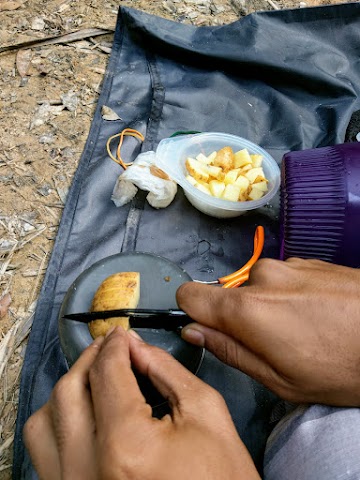 Mount Tahan Kem Kor Campsite Cooking food