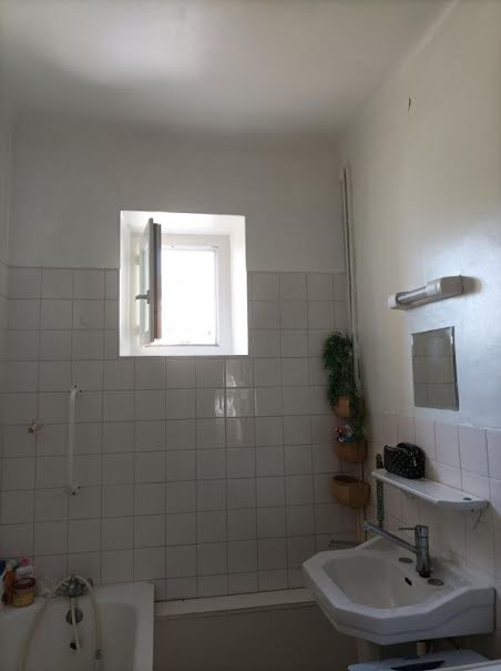 Location  appartement 2 pièces 49 m² à Nimes (30000), 576 €
