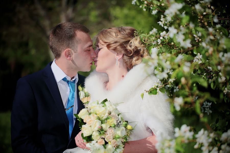 Wedding photographer Vladimir Samarin (luxfoto). Photo of 27 May 2015