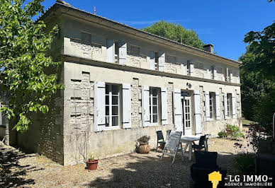 Maison avec piscine et terrasse 12