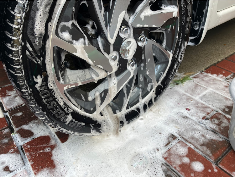 ミラココアの洗車の頻度ってどのくらい？・ココア・週末恒例の洗車に関するカスタム事例の投稿画像2枚目
