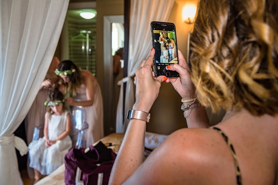 Fotógrafo de casamento Maksim Prikhodnyuk (photomaxcrete). Foto de 31 de outubro 2019