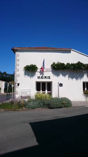 Breuillet, Mairie Du Village