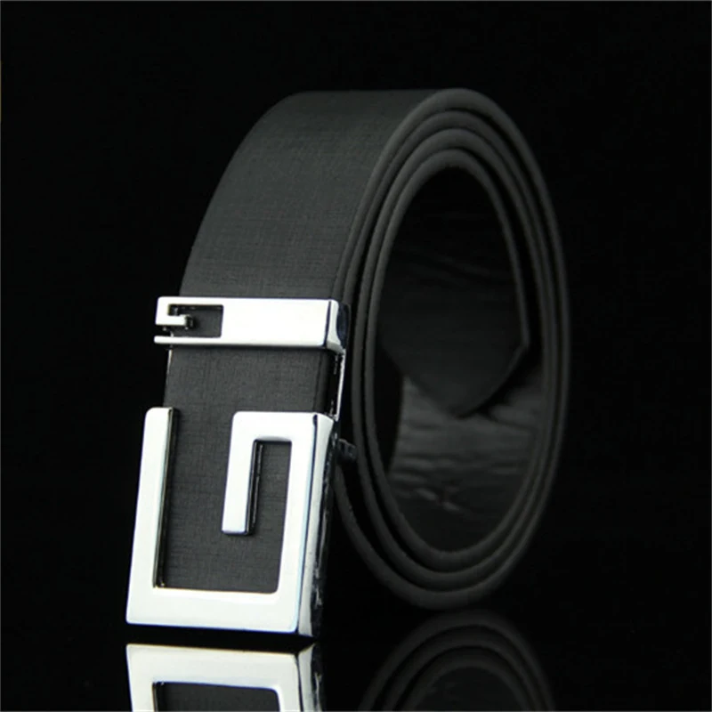 Ceintures à boucle lisse, élégantes et simples pour hommes et femmes. Confortables et stylées pour tous les jours. Le parfait accessoire.