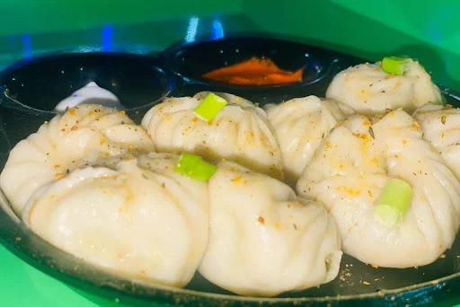 Veg Steamed Momos [8 Pieces]