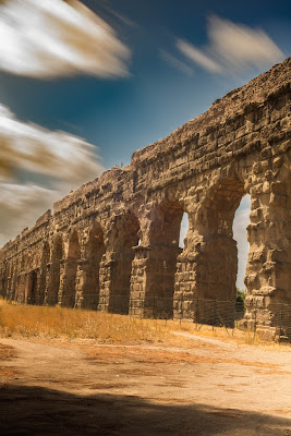 Gli archi di roma con le nuvole di Giuluinsprimo