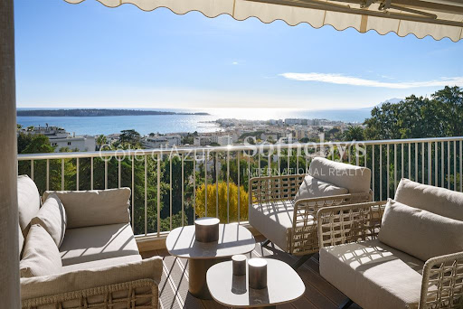 Apartment with terrace and pool 2