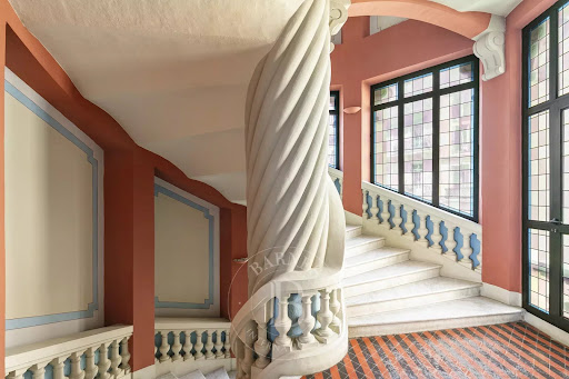 Villa with garden and terrace 5