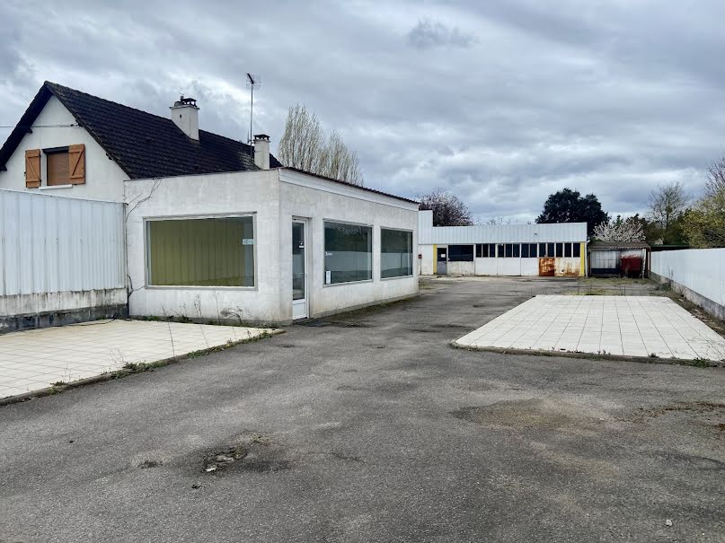 Location  locaux professionnels  280 m² à Vierzon (18100), 1 300 €