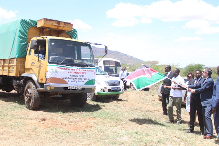 Former Agriculture CS Mwangi Kiunjuri and other officials flag off Aflasafe in Machakos.