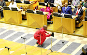 If looks could kill, EFF leader Julius Malema would be lying on parliament floor under the gaze of unamused ANC  MPs Angie Motshekga and Lindiwe Sisulu on account of his flop vosho. 