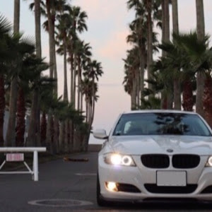320i