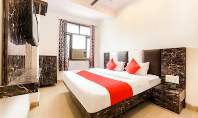 Oyo 23543 Hotel Vaishnavi