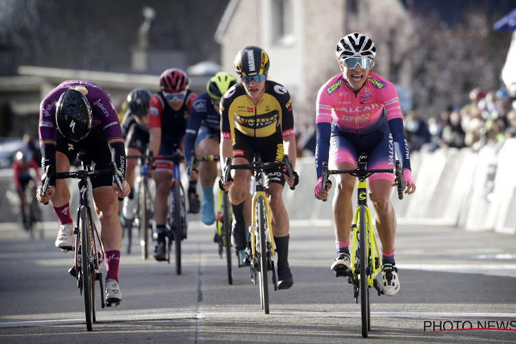 🎥 Jolien D'hoore sprint op verjaardag naar tweede plek en moet net als Vos nipt de duimen leggen voor Italiaanse