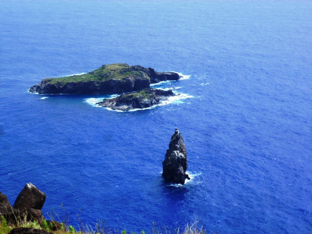 ISLA DE PASCUA. LUGARES CERCANOS A HANGA ROA - CHILE, de Norte a Sur con desvío a Isla de Pascua (13)