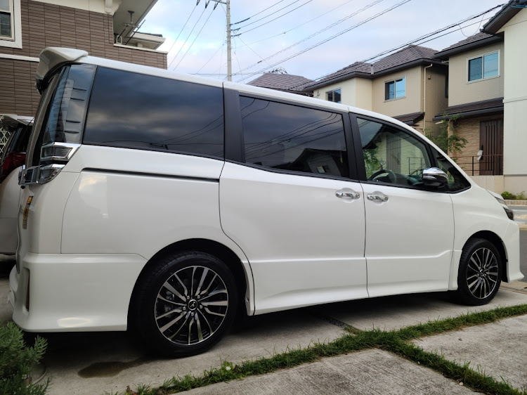 MR.COMAすけ。さんが投稿したホイール純正・新車購入・トヨタヴォクシー煌3に関するカスタム事例の投稿画像2枚目
