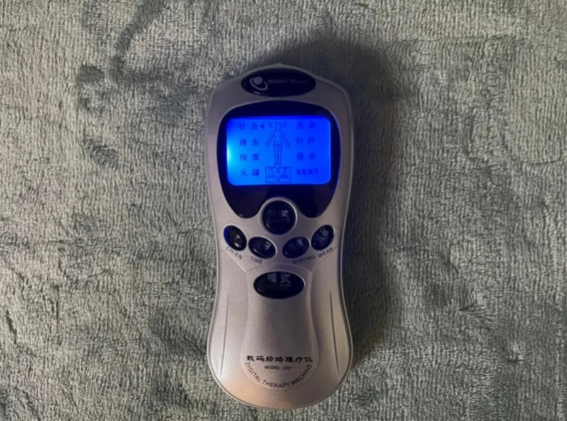 Instrumento doméstico de fisioterapia Meridian por pulsos de baixa frequência Alívio da dor, relaxamento muscular e melhora da circulação.