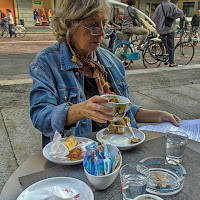 Colazione con notizie. di 