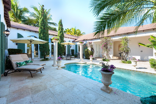 House with pool 4