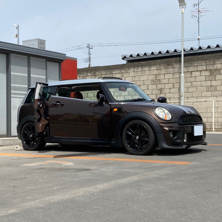 ミニ クラブマンのMINI・r55・タイヤ交換に関するカスタム事例の投稿画像2枚目