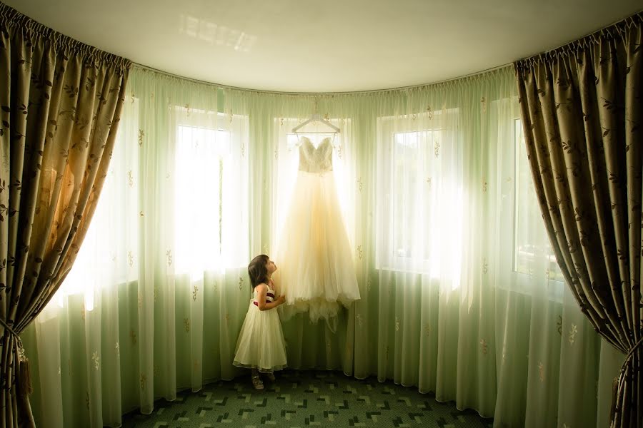 Fotógrafo de casamento Curticapian Calin (calin). Foto de 3 de julho 2016