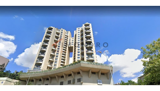 Appartement avec terrasse et piscine 1