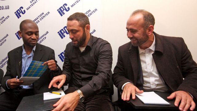 8 октября 2013 года. Официальный представитель "Хизб ут-Тахрир" в Британии Таджи Мустафа, официальный представитель в Нидерландах Окай Пала (слева направо) на международном форуме исламистской партии "Хизб-ут-Тахрир"