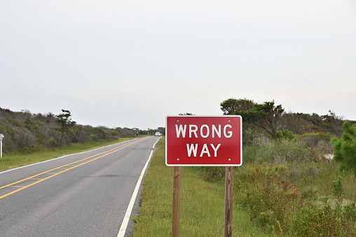 Placas de trânsito nos Estados Unidos: o que cada uma significa – Motorhome  California