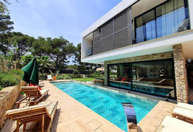Seaside villa with pool and garden 1