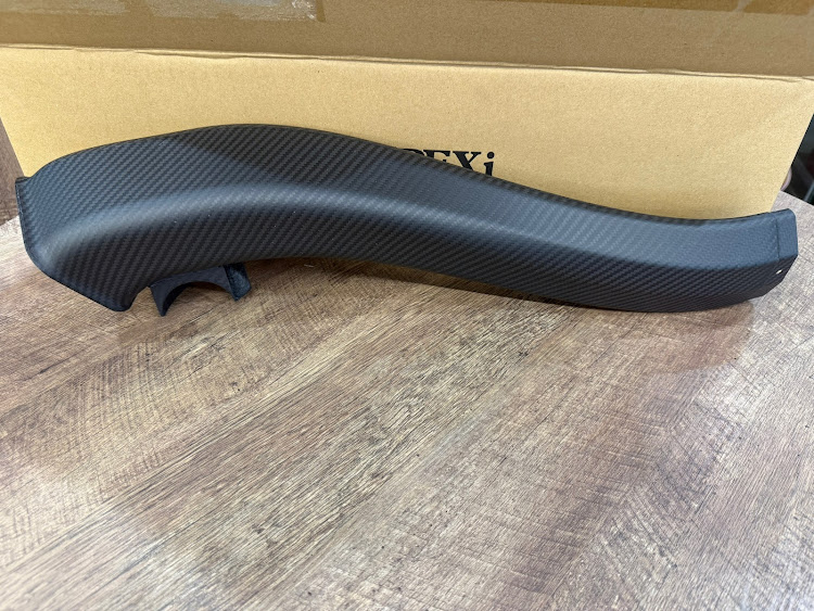 GR86のオイルクーラー取り付け・APEXiインテークD＋・トヨタプレミアムホーン・BLITZレーシングオイルクーラー・ホーン交換に関するカスタム事例の投稿画像3枚目