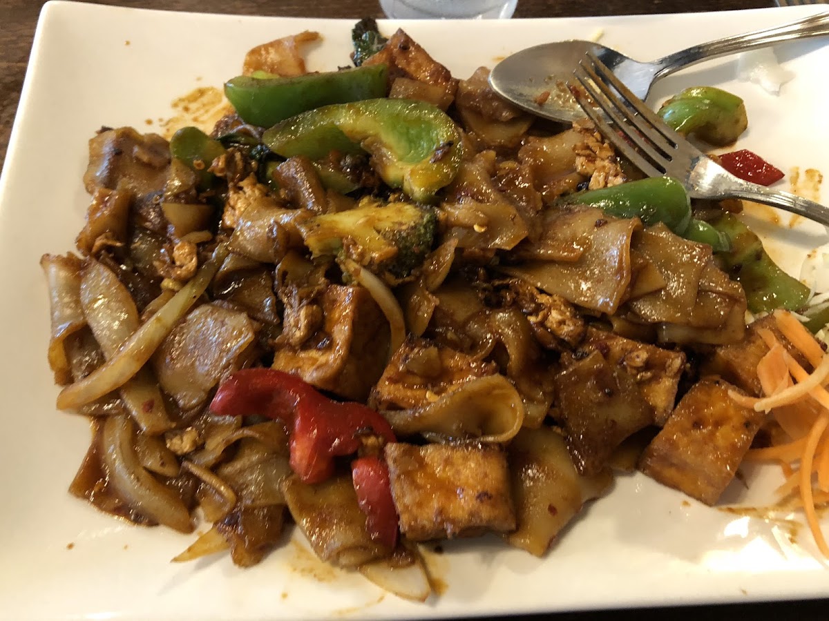 Pad kee mow with tofu - level 3 spicy.