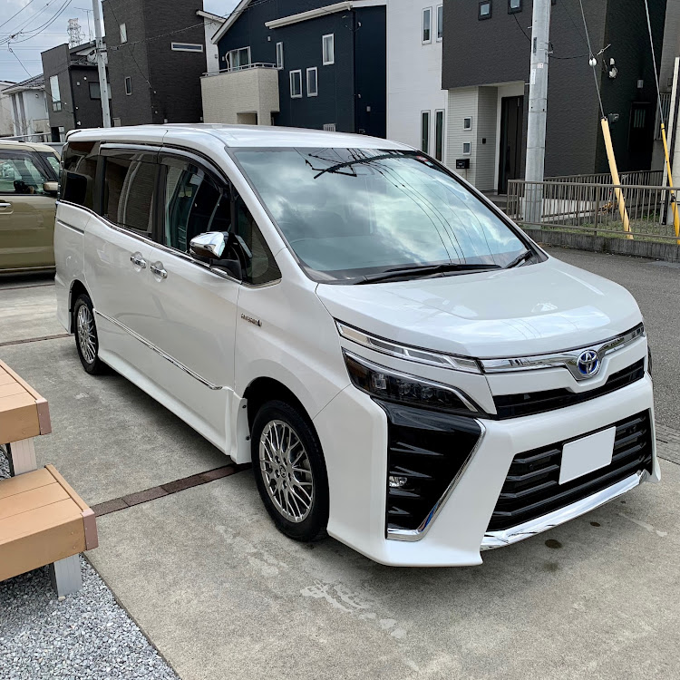 ヴォクシーのヴォクシー80後期・VOXY HYBRID・洗車・80ヴォクシーに関するカスタム事例の投稿画像1枚目