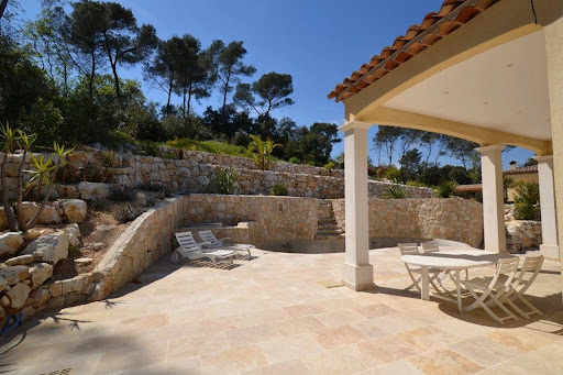 Villa with pool 4