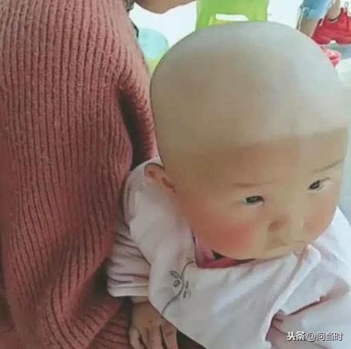 Sao mẹ không che nắng cho con?