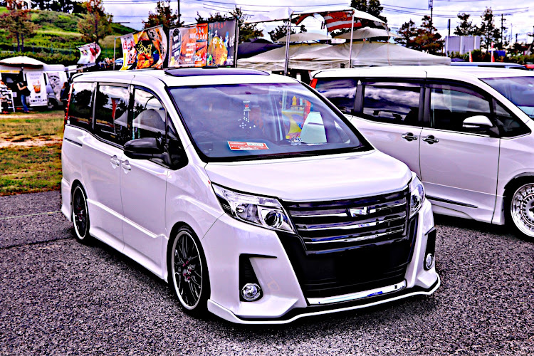 ヴォクシーのカスタマイズ・カーニバル2019 in舞洲・Part２に関するカスタム事例の投稿画像3枚目