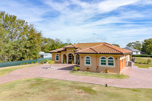 Maison avec piscine et jardin 5