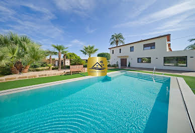 Villa with pool and terrace 5