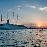 Nave vs battello al tramonto di 