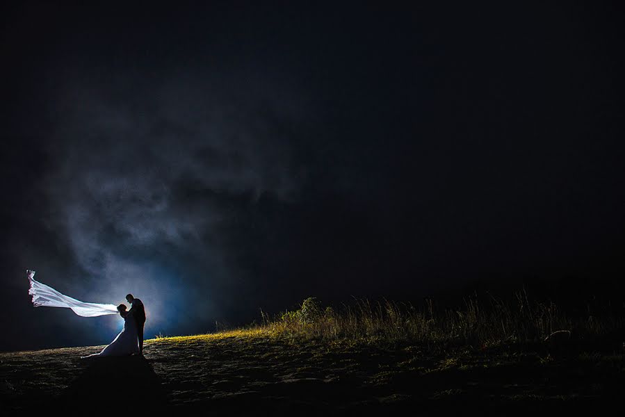 Fotografer pernikahan Tom Viturino (viviphotoart). Foto tanggal 3 Juli 2015