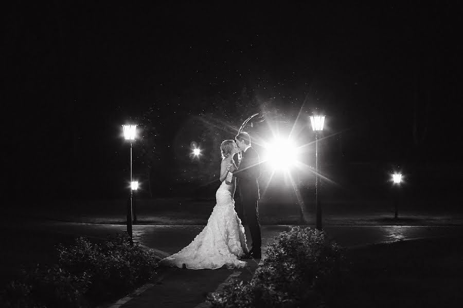 Fotógrafo de casamento Yuliya Danilova (july-d). Foto de 8 de abril 2017