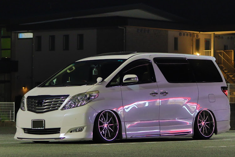 アルファードのALPHARD・リメイク・ランベックLS10・MT・ホイール交換に関するカスタム事例の投稿画像3枚目