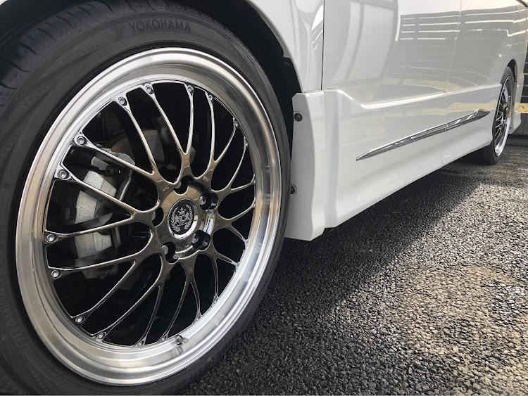 ヴォクシーのＧＷ4日目・ホイールのみ洗車・家族サービス☺・オシャレは足元から・安全運転で行きましょー♪に関するカスタム事例の投稿画像2枚目