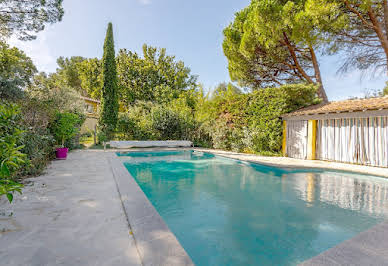 Maison avec piscine et terrasse 12