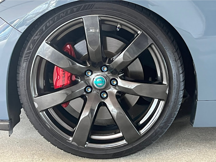 スカイラインのV37スカイライン・400R・35GT-R純正ホイール・センターキャップ加工に関するカスタム事例の投稿画像1枚目