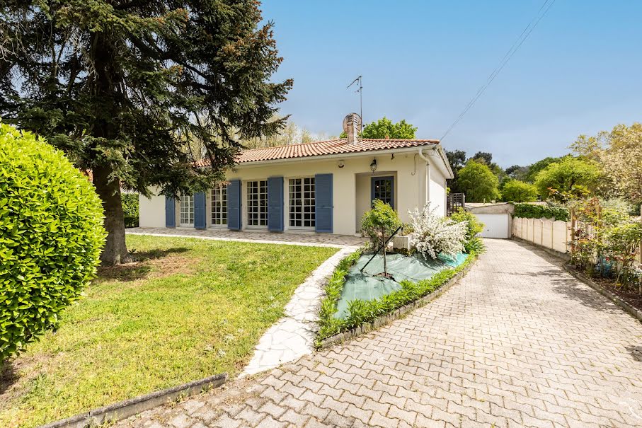 Vente maison 4 pièces 121.28 m² à Saint-Aubin-de-Médoc (33160), 475 475 €