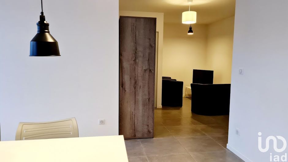 Location meublée appartement 5 pièces 109 m² à Saint-Etienne (42000), 464 €