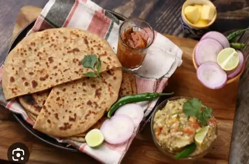 Alu Baigan Chokha (UP/Bihar Style) And Makke Ki Roti (3 Pcs)